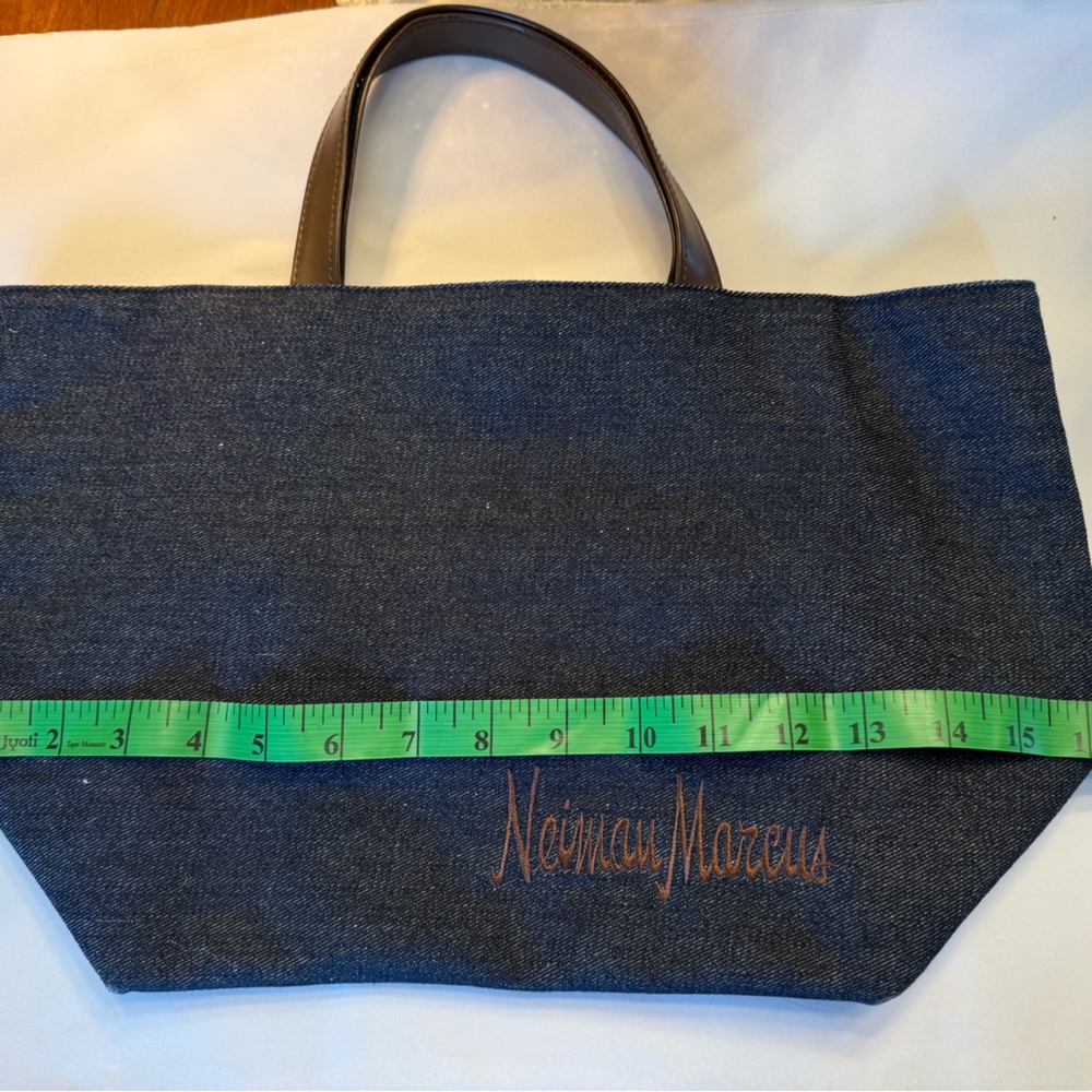 Neiman Marcus embroidered tote. Like new. - Picture 3 of 8